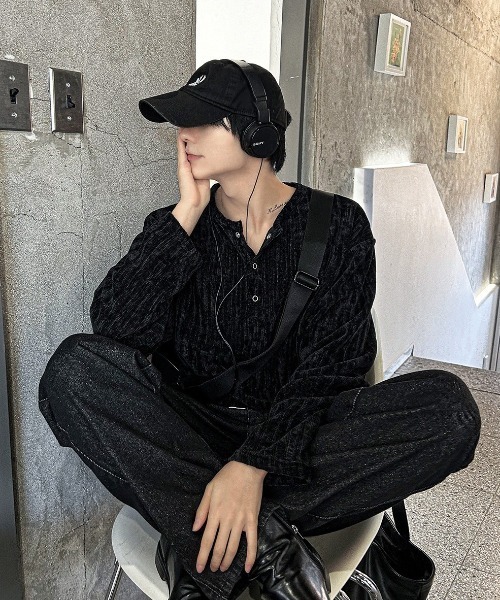 COSYHARU（コシハル）の「ベロアリブヘンリーネックニットTシャツ（Tシャツ/カットソー・メンズ・ブラック/グレー/アイボリー・FREE）」の4枚目の写真