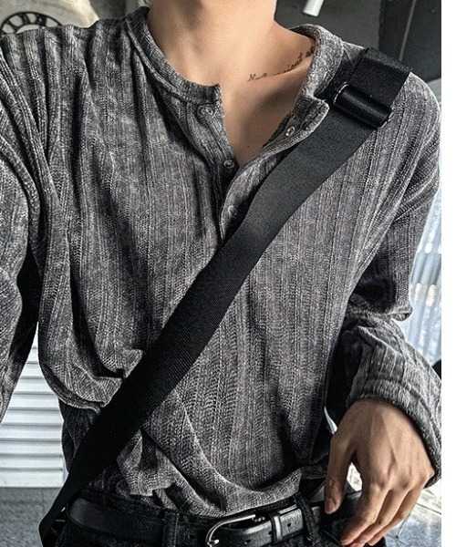 COSYHARU（コシハル）の「ベロアリブヘンリーネックニットTシャツ（Tシャツ/カットソー・メンズ・ブラック/グレー/アイボリー・FREE）」の14枚目の写真