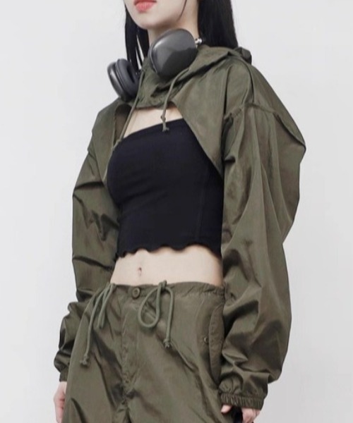 Vipoa(ヴィポア)の「NYLON LOOSE CROP JACKET(ブルゾン・レディース・ブラック/ホワイト/グリーン系その他・FREE)」の3枚目の写真