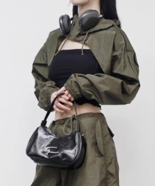 Vipoa(ヴィポア)の「NYLON LOOSE CROP JACKET(ブルゾン・レディース・ブラック/ホワイト/グリーン系その他・FREE)」の8枚目の写真