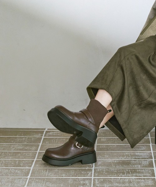 LAKOLE(ラコレ)の「ニットコンビベルトブーツ / 581022(ブーツ・レディース・ブラウン/ブラック・MEDIUM/LARGE)」の1枚目の写真
