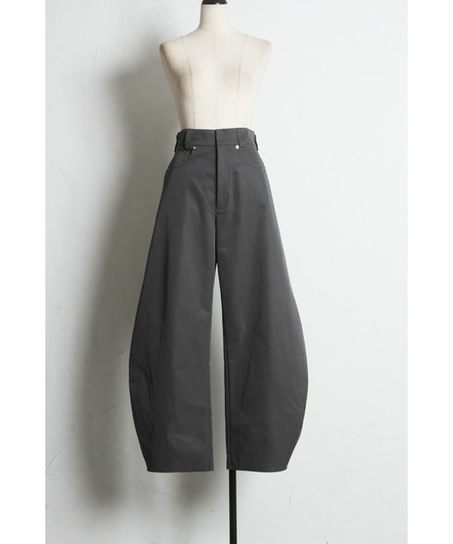 ARVELLIA(アルベリア)の「COCOON SILHOUETTE PANTS(その他パンツ・レディース・チャコールグレー/ブラウン/ベージュ/カーキ/ブラック・M/L/XL)」の6枚目の写真