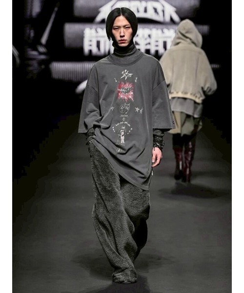 AJOBYAJO（アジョバイアジョ）の「AJOBYAJO/アジョバイアジョ/Blessing Doodle T-Shirt（Tシャツ/カットソー・レディース・チャコールグレー・L/XL）」の9枚目の写真