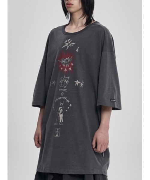 AJOBYAJO（アジョバイアジョ）の「AJOBYAJO/アジョバイアジョ/Blessing Doodle T-Shirt（Tシャツ/カットソー・レディース・チャコールグレー・L/XL）」の3枚目の写真