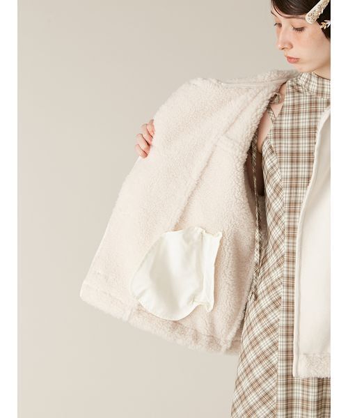 LILY BROWN(リリーブラウン)の「ビックカラーボアジャケット(ブルゾン・レディース・ホワイト/ブラウン/ブラック・F)」の13枚目の写真