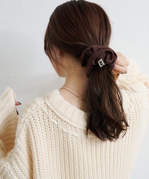 Kastane（カスタネ）の「【4色展開/fiw.】スエードシュシュ（シュシュ・レディース・アイボリー/カーキ/ダークブラウン/キャメル・FREE）」の7枚目の写真