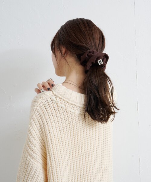 Kastane（カスタネ）の「【4色展開/fiw.】スエードシュシュ（シュシュ・レディース・アイボリー/カーキ/ダークブラウン/キャメル・FREE）」の10枚目の写真