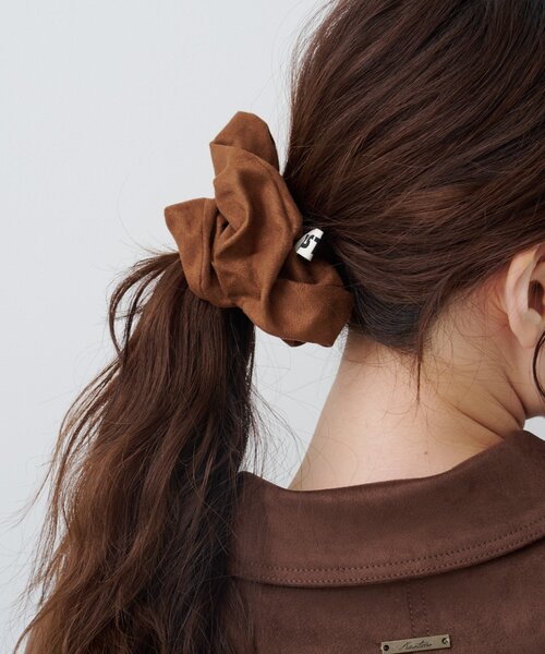 Kastane（カスタネ）の「【4色展開/fiw.】スエードシュシュ（シュシュ・レディース・アイボリー/カーキ/ダークブラウン/キャメル・FREE）」の12枚目の写真