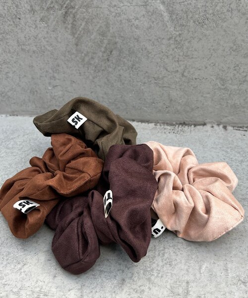 Kastane（カスタネ）の「【4色展開/fiw.】スエードシュシュ（シュシュ・レディース・アイボリー/カーキ/ダークブラウン/キャメル・FREE）」の5枚目の写真