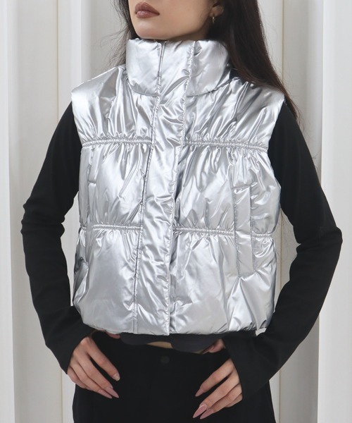 CECIL McBEE（セシルマクビー）の「グロッシーエナメル中綿ベスト（その他アウター・レディース・シルバー/グレー・LARGE/MEDIUM）」の15枚目の写真