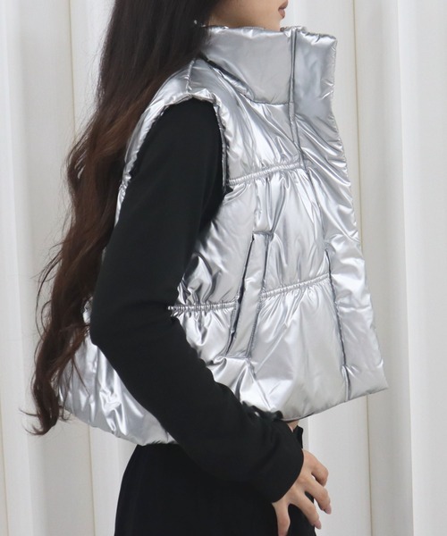 CECIL McBEE（セシルマクビー）の「グロッシーエナメル中綿ベスト（その他アウター・レディース・シルバー/グレー・LARGE/MEDIUM）」の6枚目の写真