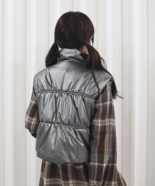 CECIL McBEE（セシルマクビー）の「グロッシーエナメル中綿ベスト（その他アウター・レディース・シルバー/グレー・LARGE/MEDIUM）」の12枚目の写真