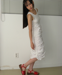 SLEEVELESS SHIRRING DRESS WHITE