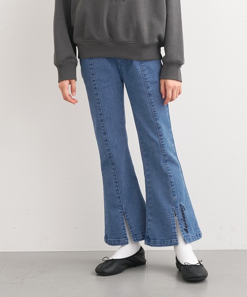 coca（coca）（コカ）の「キッズ　デニム刺繍フレアパンツ（デニムパンツ・キッズ・ブラック/ブルー・150/130/120/140）」の4枚目の写真