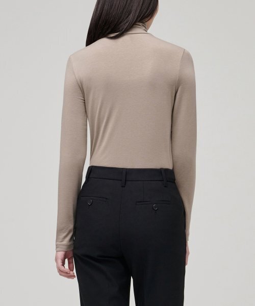 MUSINSA STANDARD WOMAN（ムシンサスタンダードウーマン）の「ウィメンズ テンセル スリム タートルネック Tシャツ [ダスティベージュ]（Tシャツ/カットソー・レディース・その他・SMALL/MEDIUM/X-SMALL/LARGE）」の3枚目の写真