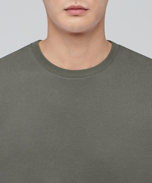 MUSINSA STANDARD（ムシンサスタンダード）の「リラックスフィットクルーネックストリングTシャツ[ダスティカーキ]（Tシャツ/カットソー・メンズ・その他・SMALL）」の4枚目の写真
