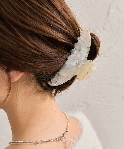 mystic（ミスティック）の「マーブルラウンドヘアクリップ（ブローチ/コサージュ・レディース・アイボリー/ブラウン・ONE SIZE）」の3枚目の写真
