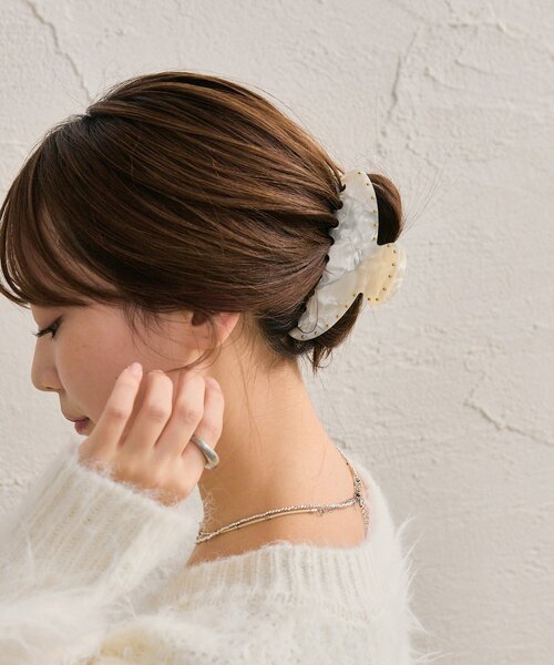 mystic（ミスティック）の「マーブルラウンドヘアクリップ（ブローチ/コサージュ・レディース・アイボリー/ブラウン・ONE SIZE）」の4枚目の写真