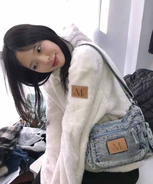 MUCENT(ムセント)の「【日本未発売/WEB限定】MUCENT(ムセント)/ボア フリース ジャケット/BOLLI CURLY FLEECE HOOD ZIP-UP(ブルゾン・レディース・アイボリー/ブラック・M/L)」の8枚目の写真