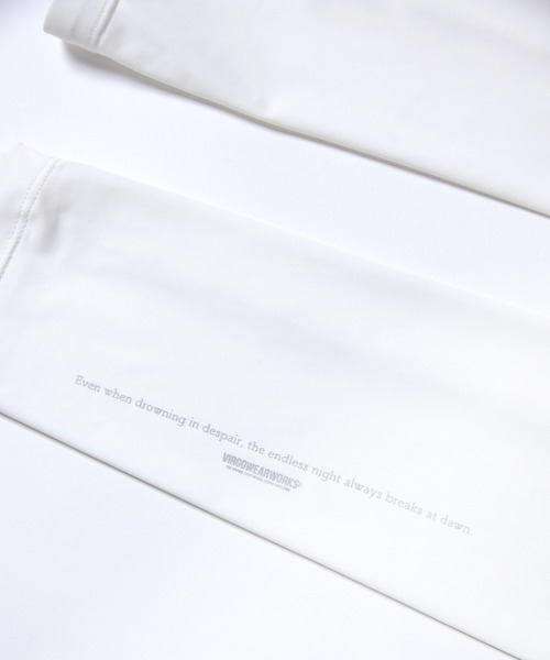 VIRGOwearworks(ヴァルゴウェアワークス)の「VGW ARM COVER2 LOGO(アームカバー・メンズ・ホワイト/ブラック・MEDIUM/LARGE)」の10枚目の写真