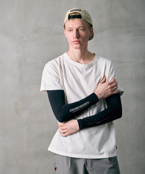 VIRGOwearworks(ヴァルゴウェアワークス)の「VGW ARM COVER2 LOGO(アームカバー・メンズ・ホワイト/ブラック・MEDIUM/LARGE)」の5枚目の写真