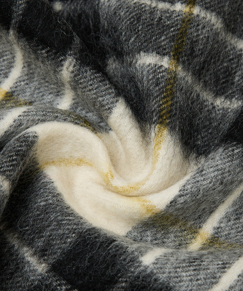 ABAHOUSE(アバハウス)の「ウール×カシミヤ チェック マフラー / ON・OFF兼用(マフラー・メンズ・アイボリー/ホワイト/ネイビー・フリー)」の10枚目の写真