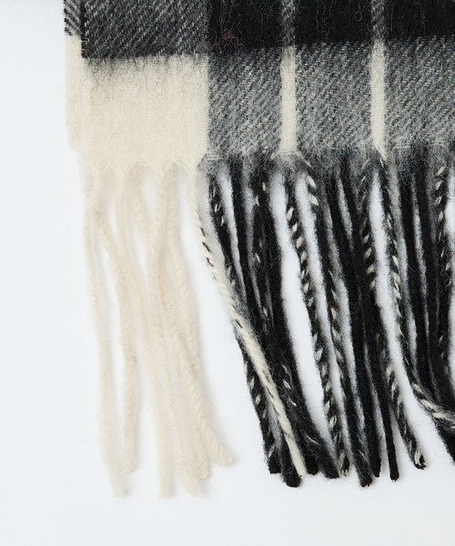 ABAHOUSE(アバハウス)の「ウール×カシミヤ チェック マフラー / ON・OFF兼用(マフラー・メンズ・アイボリー/ホワイト/ネイビー・フリー)」の12枚目の写真