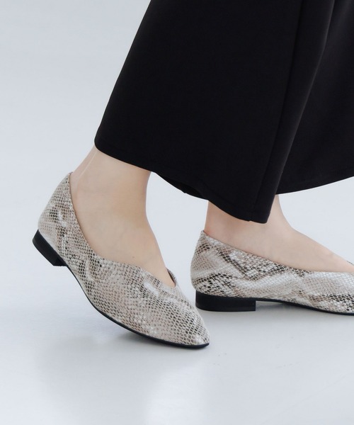 HIMIKO（ヒミコ）の「【HIMIKO】ウェーブカットフラットパンプス/661111（パンプス・レディース・プラチナム/ブラック/グレー系その他・22.0cm/22.5cm/23.0cm/23.5cm/24.0cm/24.5cm/25.0cm/25.5cm/26.0cm）」の3枚目の写真