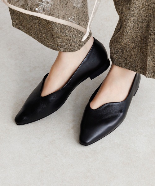 HIMIKO（ヒミコ）の「【HIMIKO】ウェーブカットフラットパンプス/661111（パンプス・レディース・プラチナム/ブラック/グレー系その他・22.0cm/22.5cm/23.0cm/23.5cm/24.0cm/24.5cm/25.0cm/25.5cm/26.0cm）」の2枚目の写真