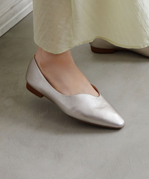 HIMIKO（ヒミコ）の「【HIMIKO】ウェーブカットフラットパンプス/661111（パンプス・レディース・プラチナム/ブラック/グレー系その他・22.0cm/22.5cm/23.0cm/23.5cm/24.0cm/24.5cm/25.0cm/25.5cm/26.0cm）」の6枚目の写真