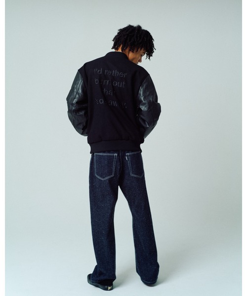 ADAM PATEK（アダムパテック）の「【ADAMPATEK/アダムパテック】leather sleeves varsity jacket ヴァーシティージャケット（スタジャン・メンズ・ブラック×ホワイト/ブラック×ブラック・1/2）」の9枚目の写真