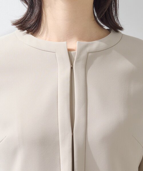 INDIVI（インディヴィ）の「【上品光沢／セレモニー／SETUP可能】切り替えデザインジャケット（ノーカラージャケット・レディース・ネイビー/ベージュ系5・38/36/19/40/15 /13/05）」の7枚目の写真