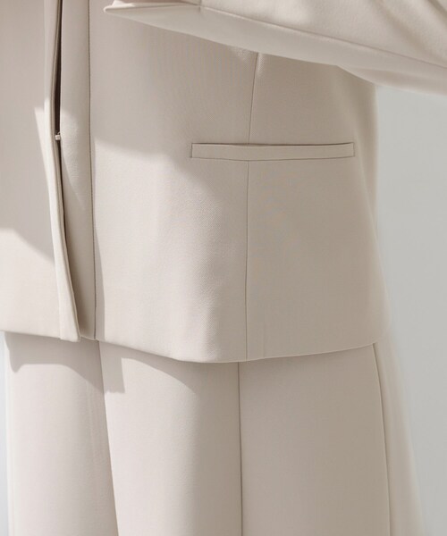 INDIVI（インディヴィ）の「【上品光沢／セレモニー／SETUP可能】切り替えデザインジャケット（ノーカラージャケット・レディース・ネイビー/ベージュ系5・38/36/19/40/15 /13/05）」の3枚目の写真
