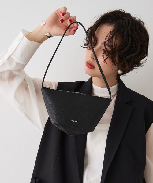 YAHKI(ヤーキ)の「【YAHKI/ヤーキ】SHRINK W FACE変形ショルダーバッグ(ショルダーバッグ・レディース・ブラック/ライトベージュ・フリー)」の8枚目の写真