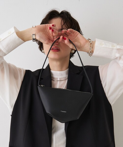 YAHKI(ヤーキ)の「【YAHKI/ヤーキ】SHRINK W FACE変形ショルダーバッグ(ショルダーバッグ・レディース・ブラック/ライトベージュ・フリー)」の11枚目の写真