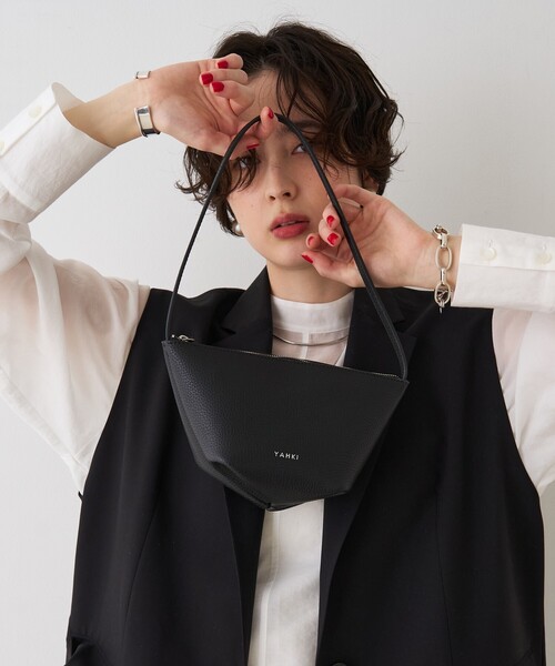 YAHKI(ヤーキ)の「【YAHKI/ヤーキ】SHRINK W FACE変形ショルダーバッグ(ショルダーバッグ・レディース・ブラック/ライトベージュ・フリー)」の12枚目の写真