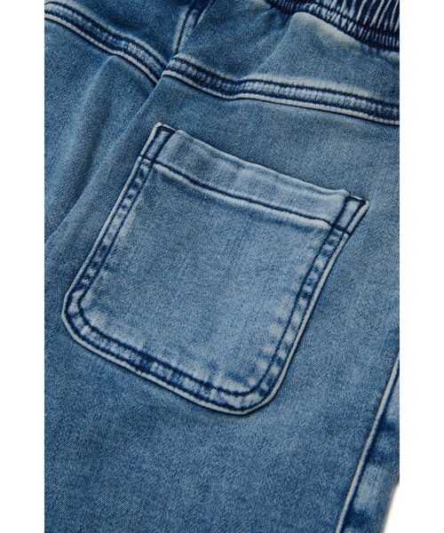 DIESEL（ディーゼル）の「キッズ デニムパンツ ジョグジーンズ D-AXOR-J JJJ（デニムパンツ・キッズ・インディゴブルー・8Y/4Y/6Y/14Y/16Y/12Y/10Y）」の4枚目の写真