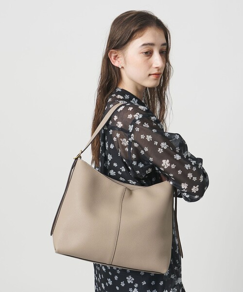 UNITED ARROWS（ユナイテッドアローズ）の「サイドバックル ワンショルダー バッグ（ショルダーバッグ・レディース・ベージュ/ブラック・FREE）」の3枚目の写真