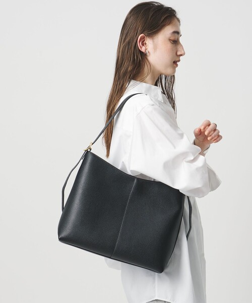 UNITED ARROWS（ユナイテッドアローズ）の「サイドバックル ワンショルダー バッグ（ショルダーバッグ・レディース・ベージュ/ブラック・FREE）」の7枚目の写真