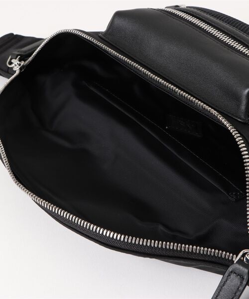 MCM(エムシーエム)の「MCM/エムシーエム/Fursten BeltBag MED(ボディバッグ/ウエストポーチ・レディース・ブラック・M)」の4枚目の写真