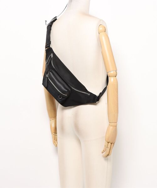 MCM(エムシーエム)の「MCM/エムシーエム/Fursten BeltBag MED(ボディバッグ/ウエストポーチ・レディース・ブラック・M)」の5枚目の写真
