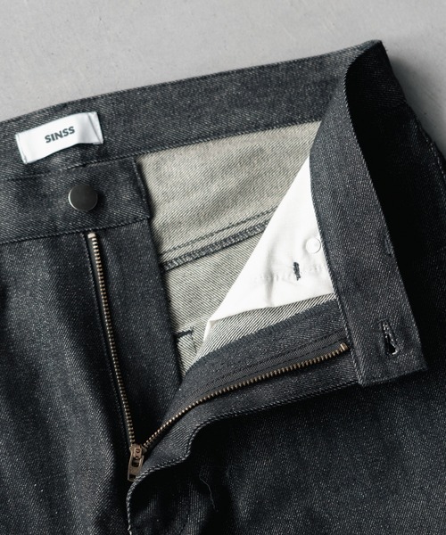 SINSS（シンス）の「Rigid straight denim / リジットストレートデニム（デニムパンツ・メンズ・インディゴブルー/ブラック・SMALL/X-SMALL/LARGE/MEDIUM）」の4枚目の写真