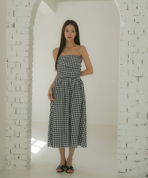 HYBERNAT(ハイバーナット)の「オフショルダー チューブトップワンピース 2カラー(ワンピース・レディース・その他・LARGE/SMALL/MEDIUM)」の2枚目の写真