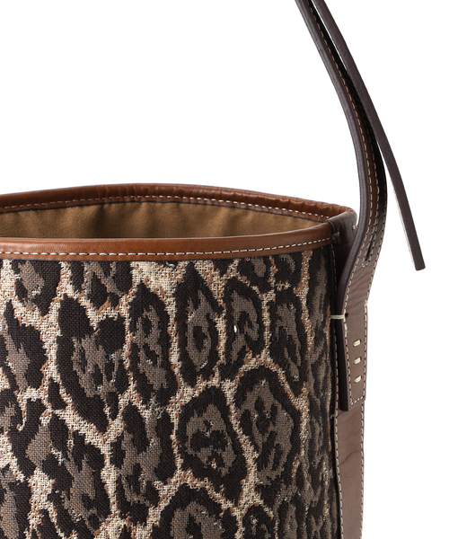 Spick & Span（スピックアンドスパン）の「《WEB限定 / 追加3》A VACATION/ア ヴァケーション MARCHE BROWN LEO（ショルダーバッグ・レディース・ブラウン・FREE）」の17枚目の写真