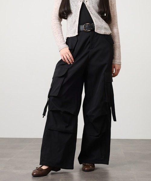 .WORKS（ドットワークス）の「.worksスタッズベルト付カーゴパンツ（カーゴパンツ・レディース・ダークグレー/ブラック/アイボリー/ピンク・M）」の2枚目の写真
