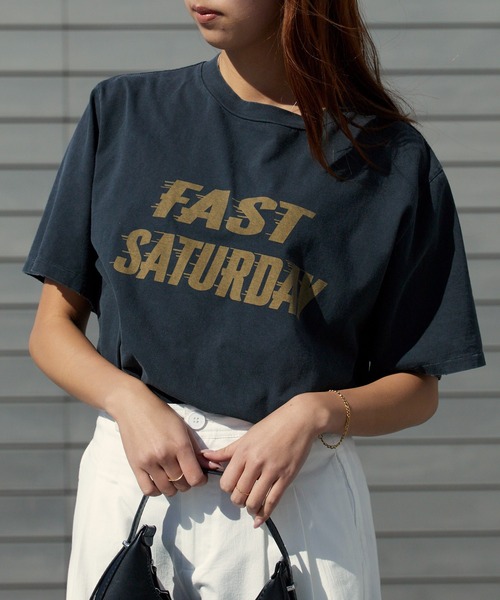 REMI RELIEF（レミレリーフ）の「REMI RELIEF/レミレリーフ SP加工 New Fit-T(FAST SATURDAY) 天竺 ヴィンテージTシャツ 2026年春夏（Tシャツ/カットソー・メンズ・オフホワイト/ブラック・M/L/XL）」の2枚目の写真