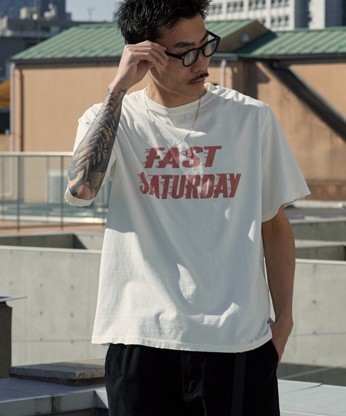 REMI RELIEF（レミレリーフ）の「REMI RELIEF/レミレリーフ SP加工 New Fit-T(FAST SATURDAY) 天竺 ヴィンテージTシャツ 2026年春夏（Tシャツ/カットソー・メンズ・オフホワイト/ブラック・M/L/XL）」の6枚目の写真