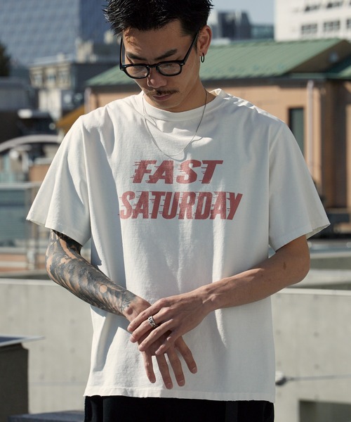 REMI RELIEF（レミレリーフ）の「REMI RELIEF/レミレリーフ SP加工 New Fit-T(FAST SATURDAY) 天竺 ヴィンテージTシャツ 2026年春夏（Tシャツ/カットソー・メンズ・オフホワイト/ブラック・M/L/XL）」の5枚目の写真