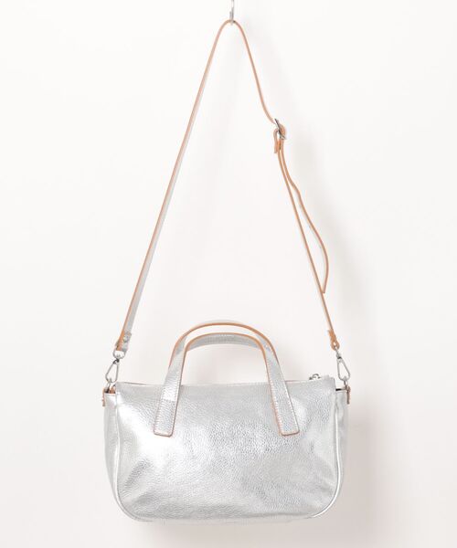 inter-chaussures（インターショシュール）の「【RIPANI】シャインシルバーレザー2WAYバッグ(Q66306)（ハンドバッグ・レディース・シルバー・ALL）」の2枚目の写真