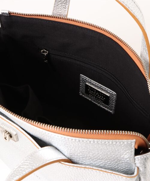 inter-chaussures（インターショシュール）の「【RIPANI】シャインシルバーレザー2WAYバッグ(Q66306)（ハンドバッグ・レディース・シルバー・ALL）」の4枚目の写真